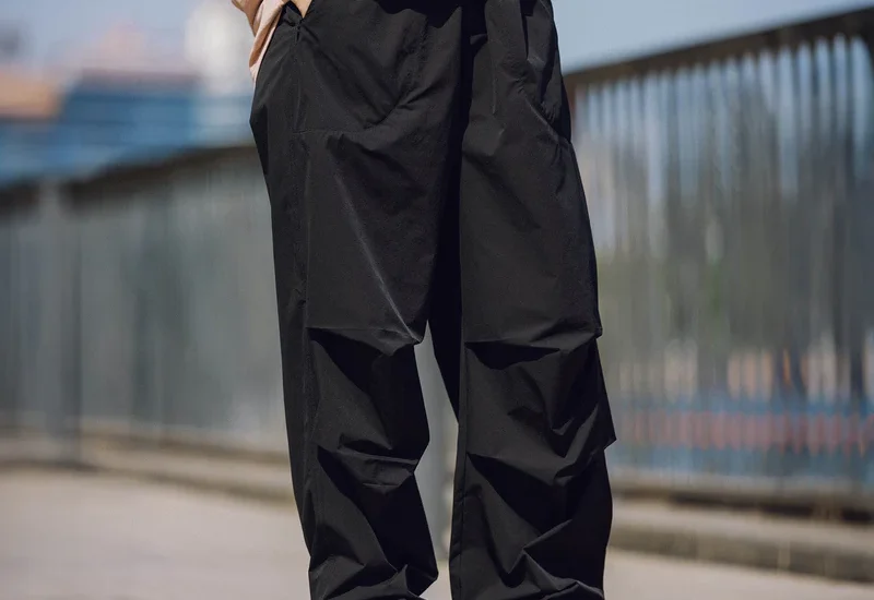 Pull&Bear parachute pants 2025 styled in a streetwear outfit.